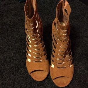 Chunky/ strappy heels